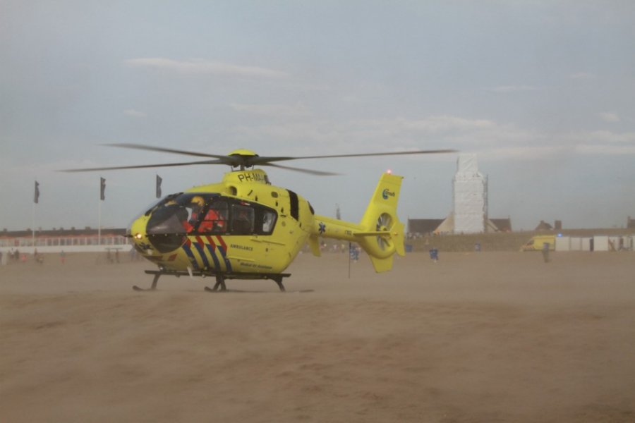 Reanimatie na verdrinking strand Katwijk